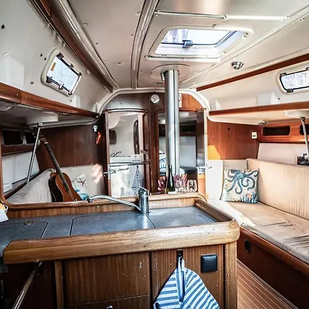 Segelyacht Hotel en barco