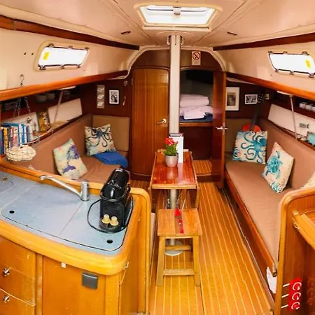 Segelyacht Botel Brémy