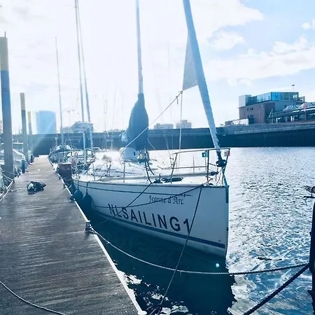 Segelyacht Hotel en barco