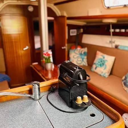 Segelyacht Ботель *