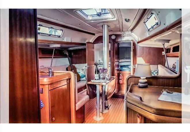 Segelyacht Ботель Бремен