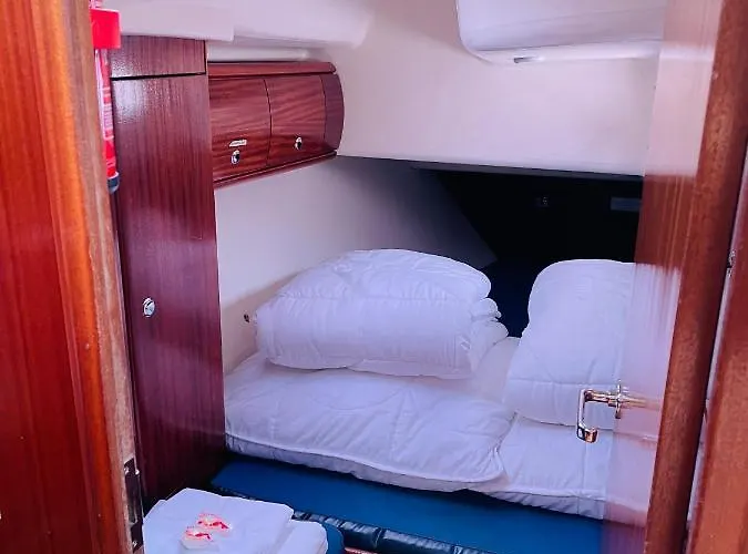 Segelyacht Ботель *