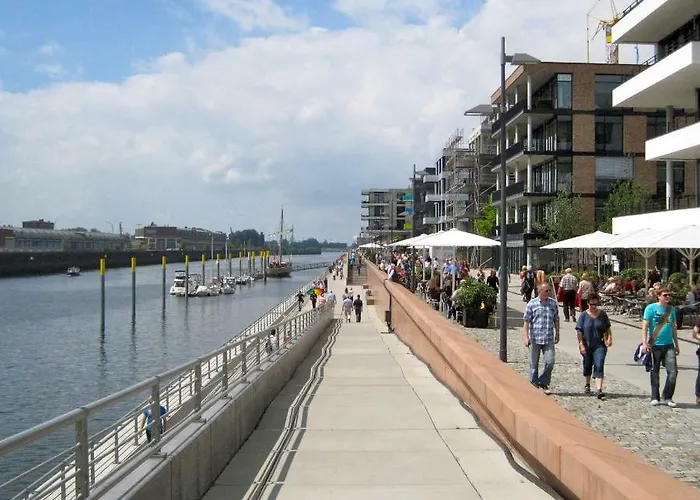 Segelyacht Ботель