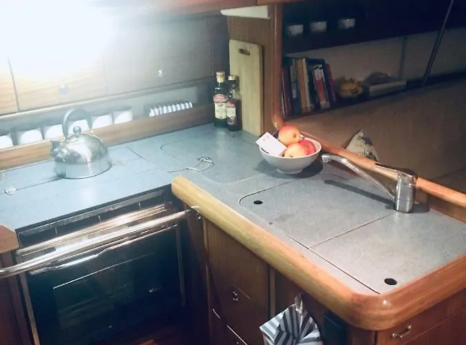 Segelyacht Ботель *